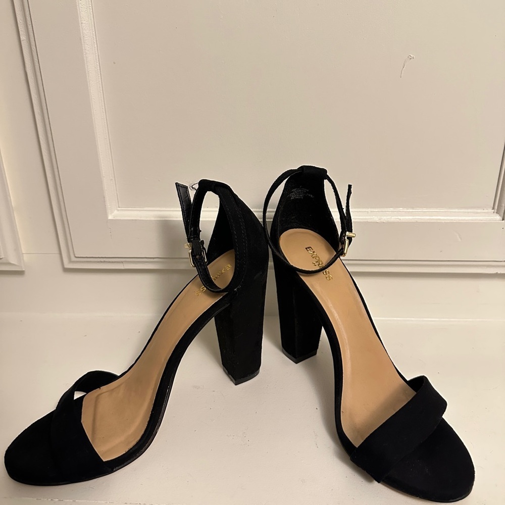 Express Buckle Block Chunky Opened Toe Strap Heels - Picture 5 of 5